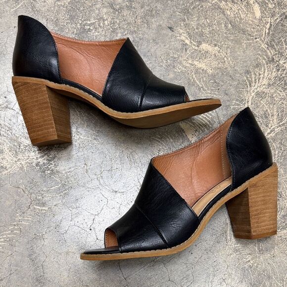 Mi.iM Black and Tan Peep-Toe Block Heels - Picture 2 of 8